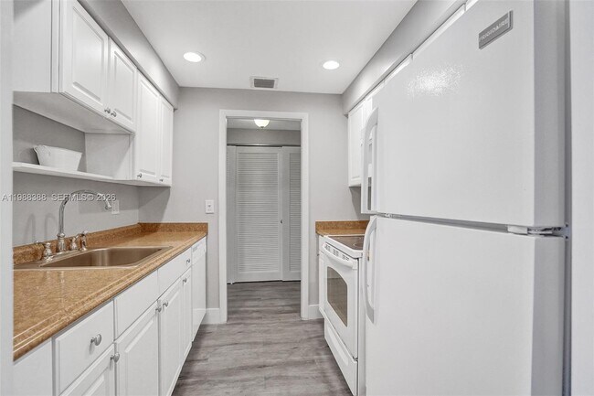 Photo - 400 N Riverside Dr Unidad 214