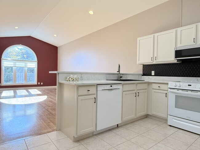 Photo - 847 Cousineau Rd