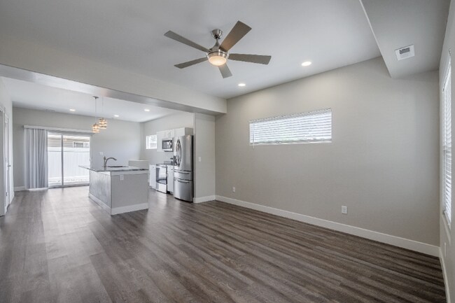 Photo - 415 Roberts Rd