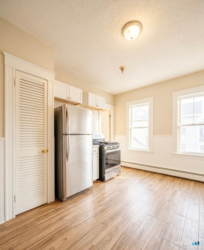 Photo - 341 Stanley St