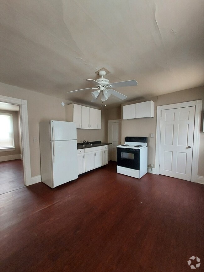 Building Photo - 398 Andover St Rental