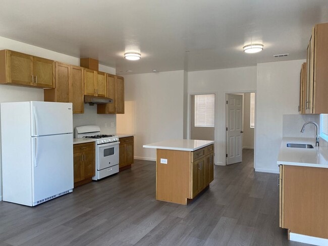 Photo - 2406-2408 W Avenue 134th (LO) Unidad 2408 W Avenue 134th