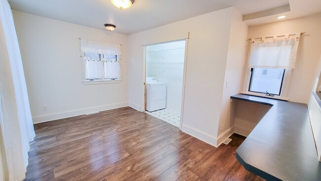 Photo - 2351 Ashland St