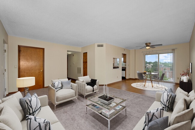 Vantage Pointe West Apartment Homes