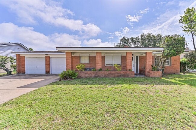 Photo - 2920 Heron Dr House