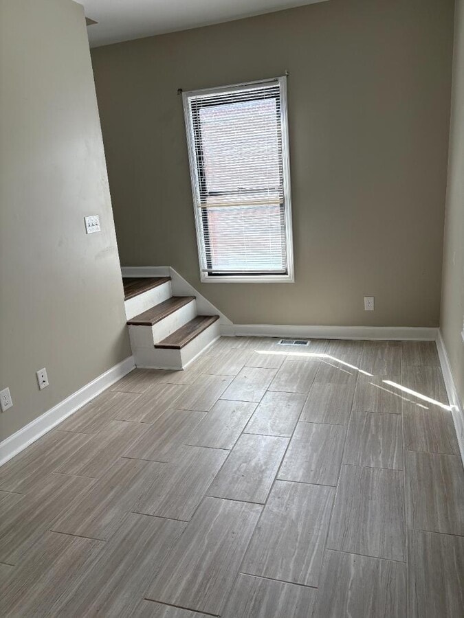 Photo - 5615 Lansdowne Ave