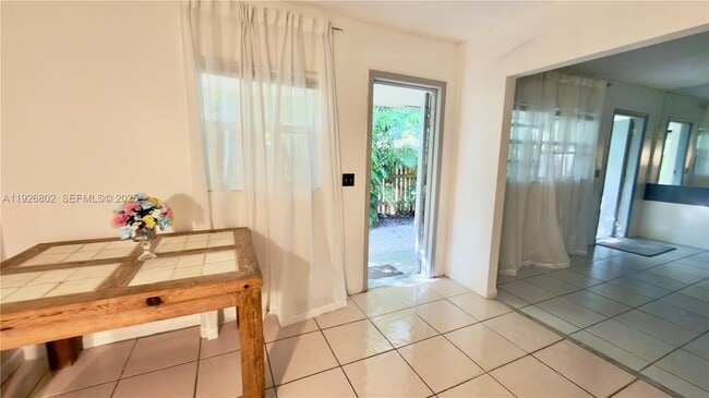 Photo - 274 SW 9th St Unit 2