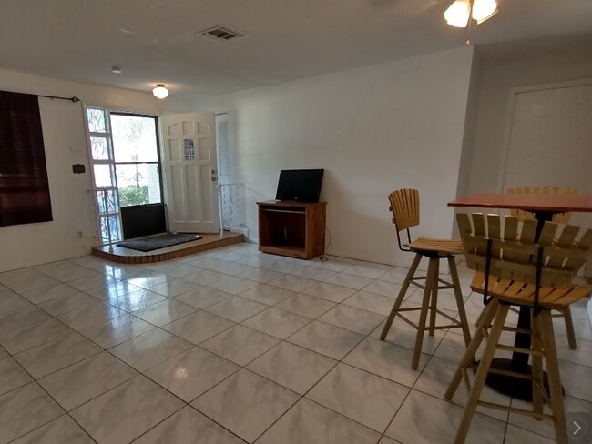 Photo - 137 White St Unidad 1