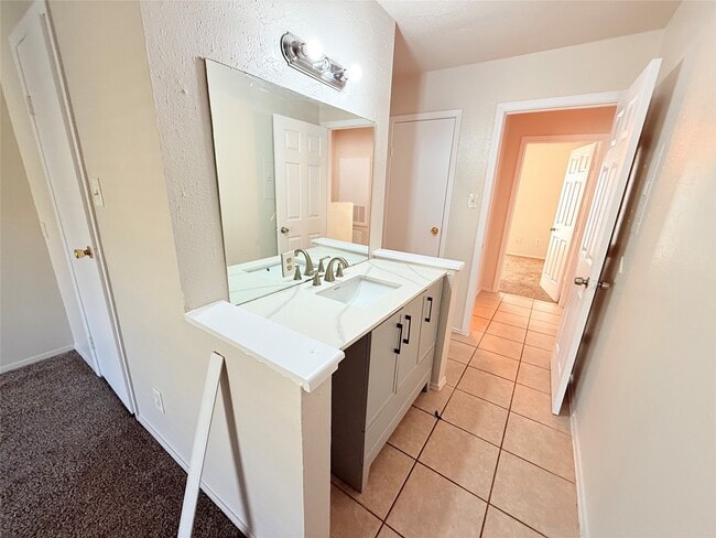 Building Photo - 8714 Victorian Village Dr Unit 8