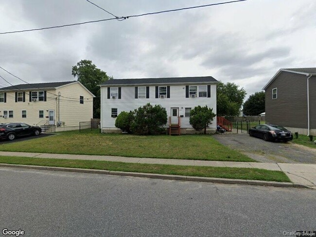 Building Photo - 806 Bayview Ave