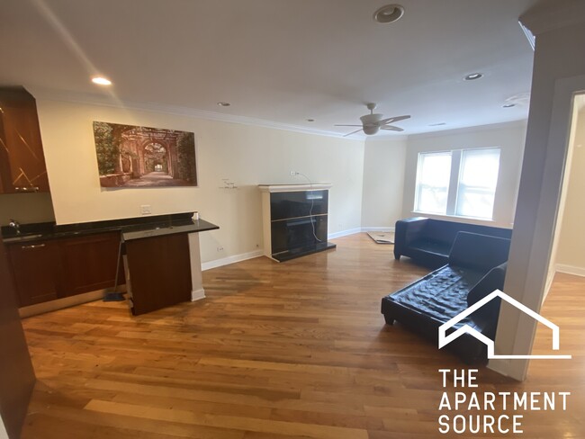 Building Photo - 2242 W Morse Ave Unit 2