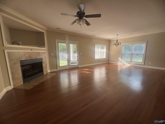 208 Treetop Dr SE