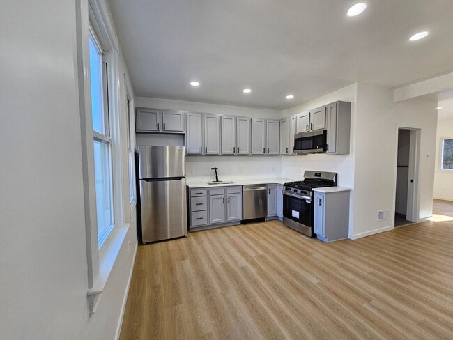 Building Photo - Fully Rehabbed 3 bedroom 2 bathroom house ...