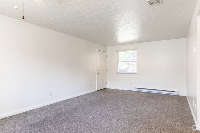 Ash-Lower - 1BR, 1BA - 660SF