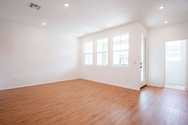 Photo - 3 Bedroom 2.5 Bathroom Condo Available for Rent in 'Citrus Bay'