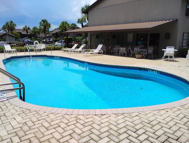 927 Capri Isles Blvd Unit 8