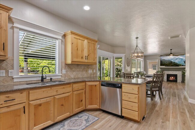 Photo - 581 N Devon Pl