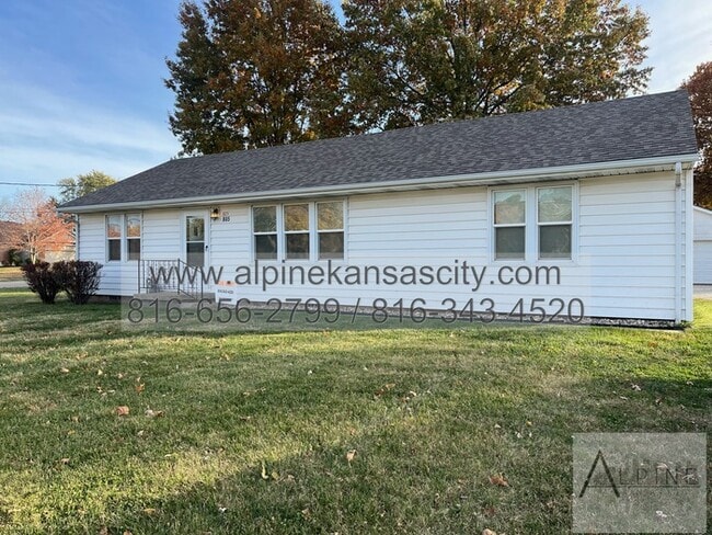 Building Photo - Spacious Gladstone Ranch!