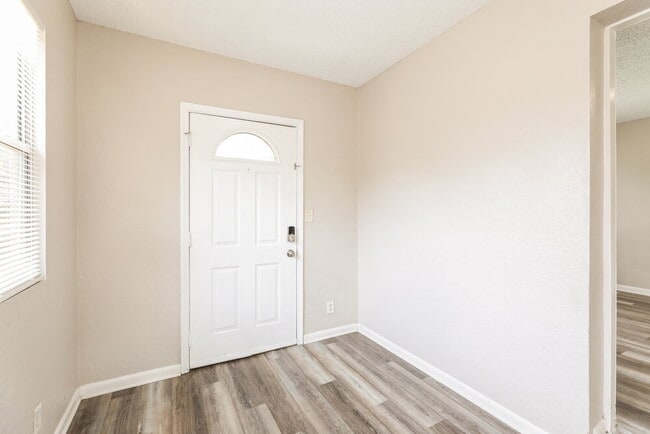 Photo - 5528 Vernon Rd