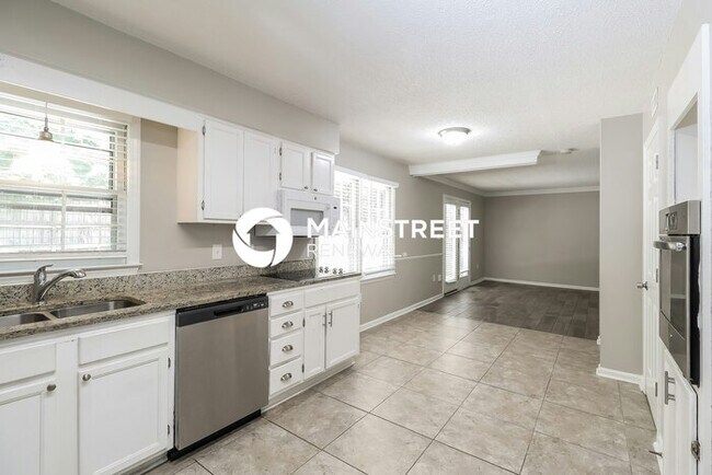 Photo - 3 Bedroom Pet-Friendly Home in Charlotte, NC with Main Street Renewal