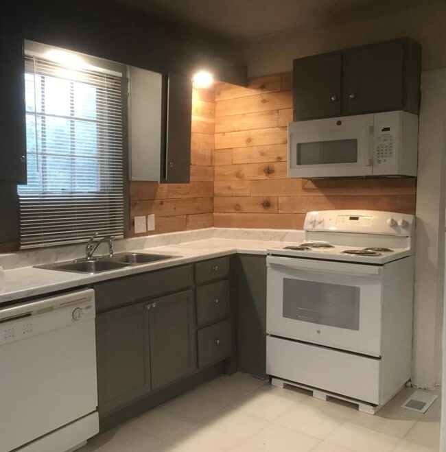 Photo - 1701 5th Ave