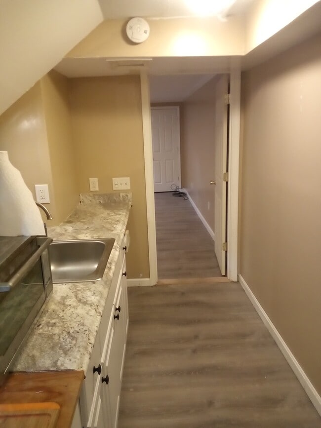 Building Photo - 60 S Main St Unit B Downstairs