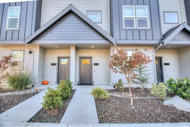 Building Photo - 607 NE 92nd Ave