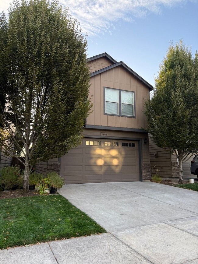 Photo - Beautiful 3 Bedroom House with High Ceilin...