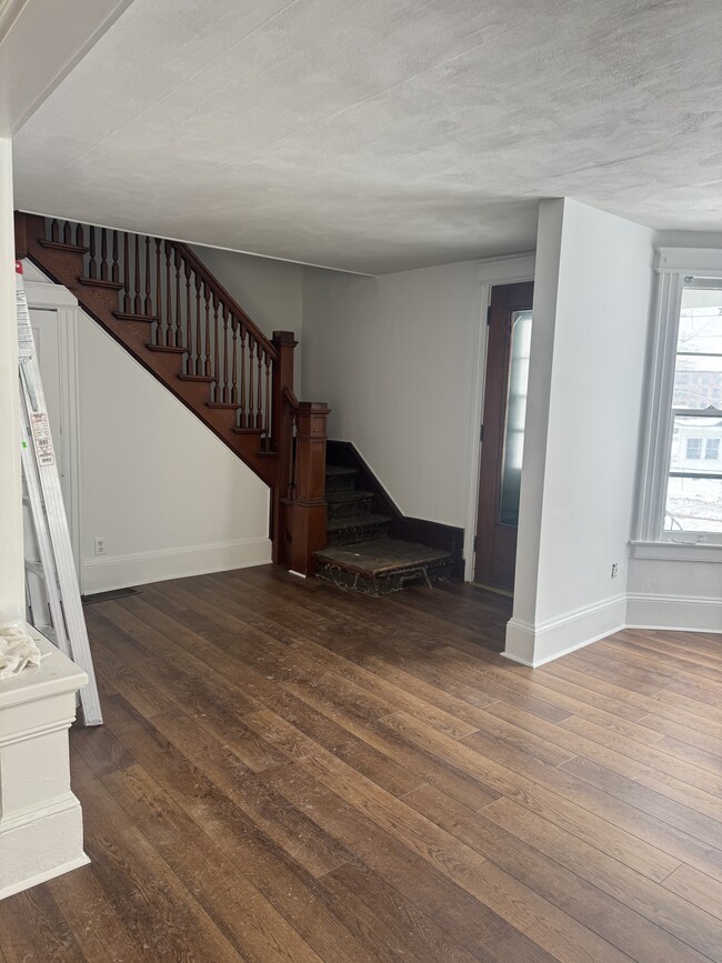 Photo - 222 W 3rd St Unidad 3