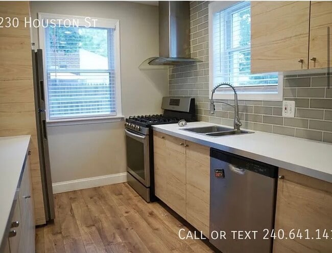 Photo - 2230 Houston St