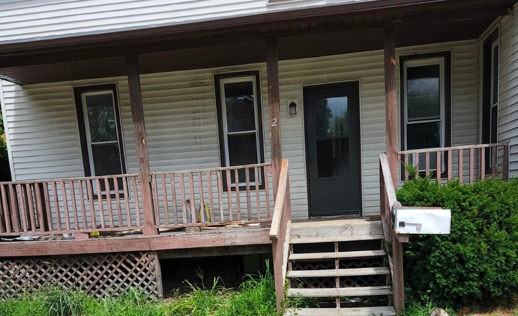 Currently renovating 1 bedroom apartment with private entrance. - 701 Litchfield St Unit 2