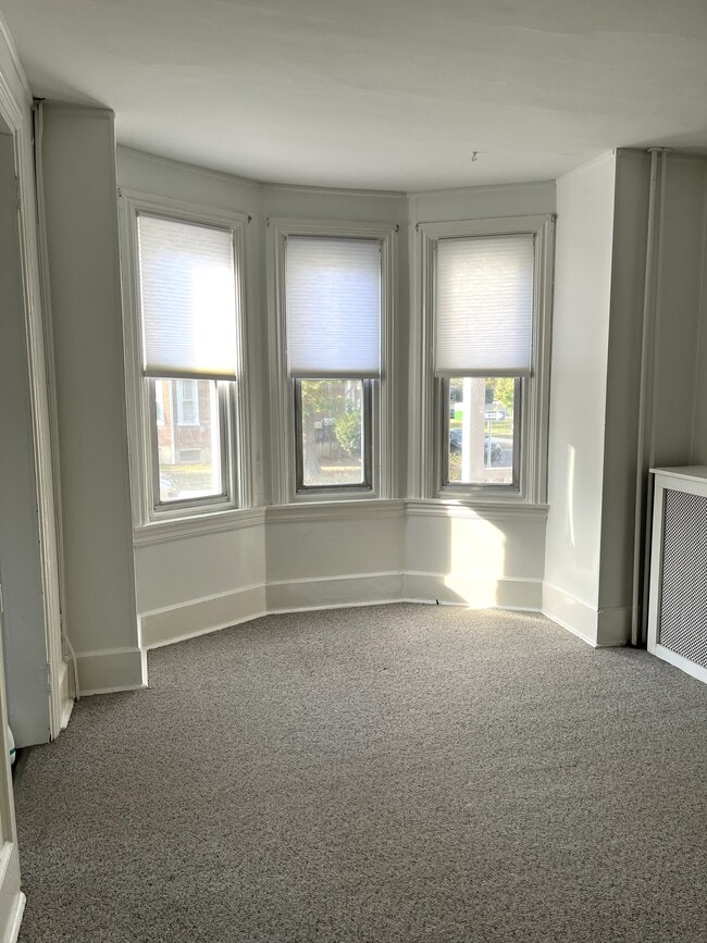 Ventanales con persianas de privacidad - 403 School St Unidad Ground Floor