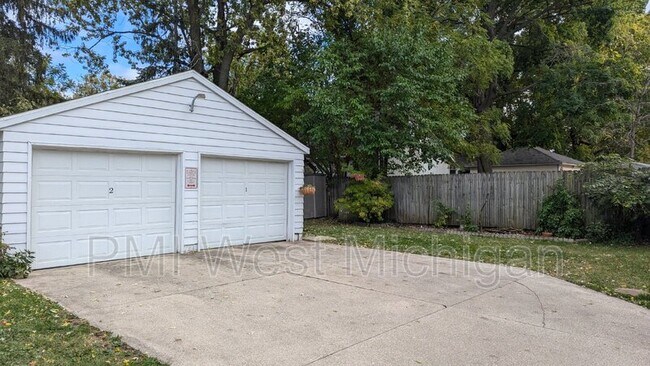 Photo - 36 Lowell Ave NE Unit 2