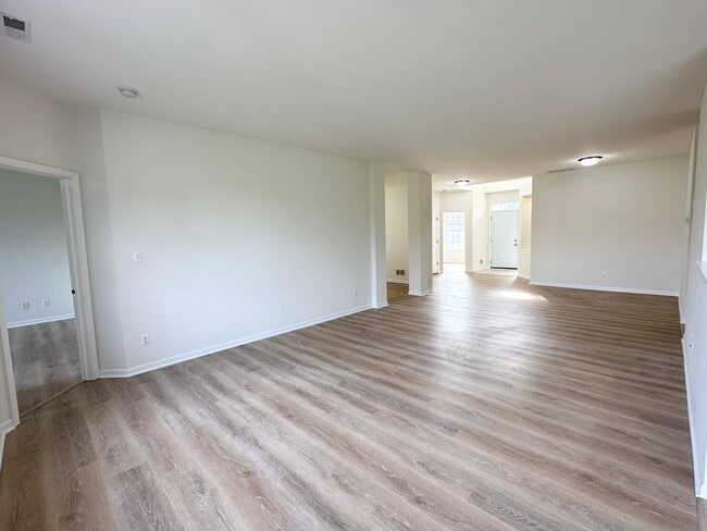 Photo - 1308 Charlevoix Way