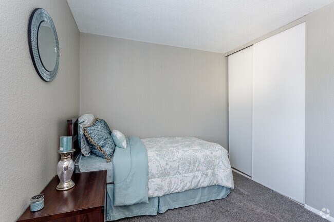 2BR, 1BA - Spruce