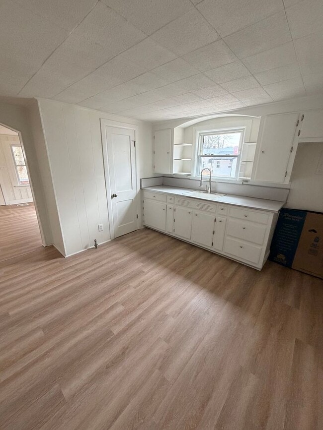 Photo - Beautiful Renovated 3 Br House!