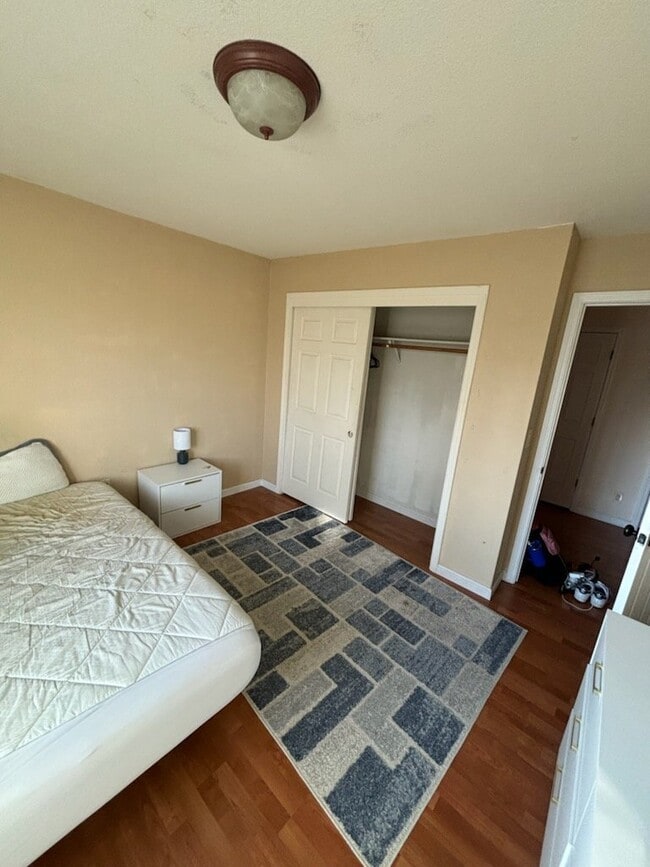 Photo - 1499 Essex St