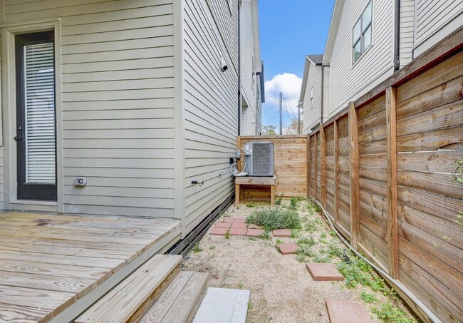 Photo - 2539 Judiway St