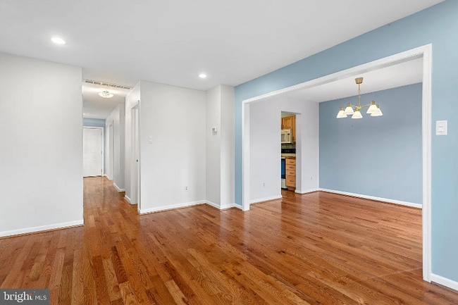 Photo - 60 Iroquois Ct