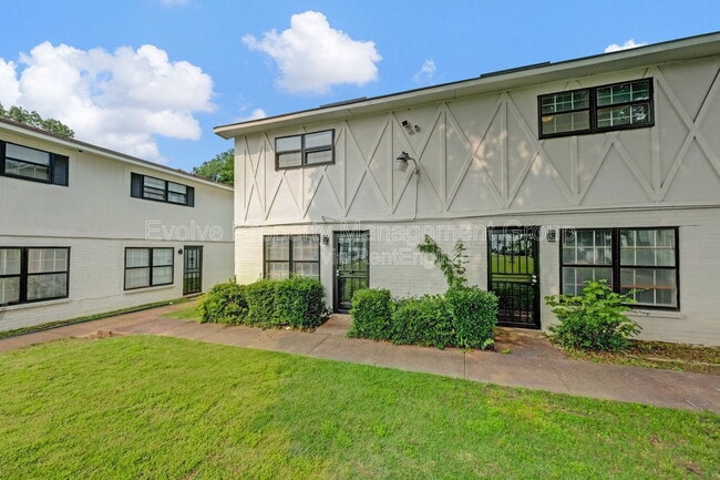 Building Photo - 696 Hobbs Dr