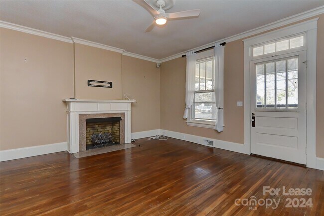 Photo - 807-809 W Franklin St