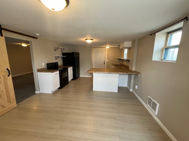 Photo - 1138 W 11th St