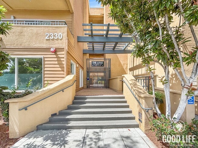Photo - Beautiful 2BD/2.5BA Condo in Bankers Hill W/ W/D, A/C, Patio Area and Community Gym! Unidad 108
