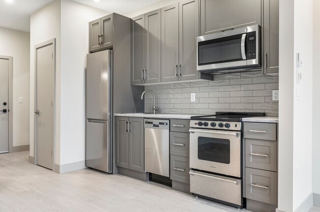 Building Photo - 45547-45547 Knight Rd