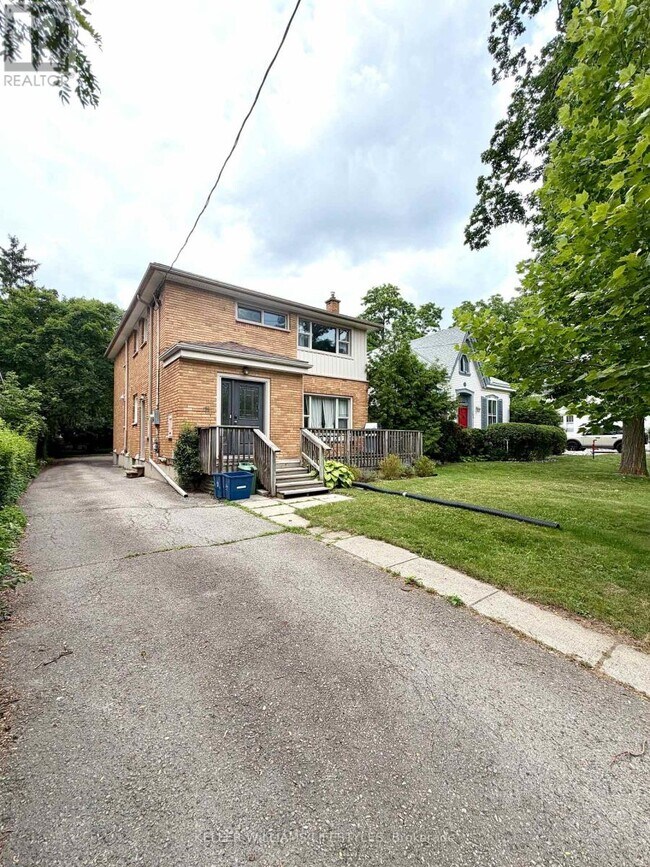 Photo - 196 Emery St E