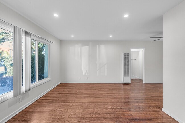 Photo - 14616 Magnolia Blvd