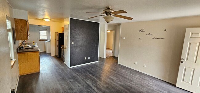 Photo - 213 S Ave E Unidad A (1145)