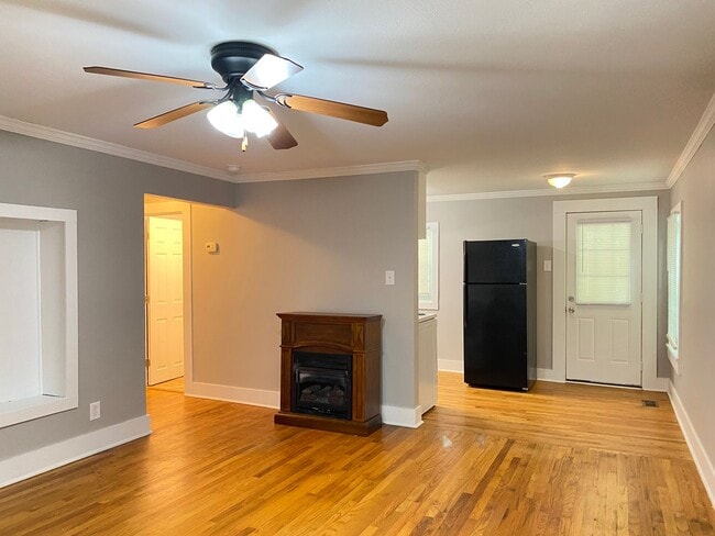 Photo - Great location 2 bedroom 1 bath home near APSU and Downtown!