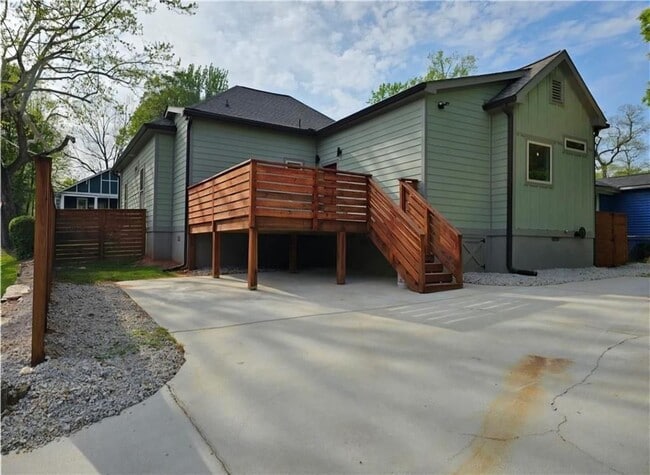 Photo - 198 Wellington St SW