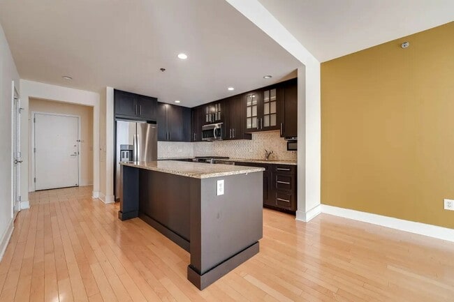 Photo - 1125 Maxwell Ln Unit 1125